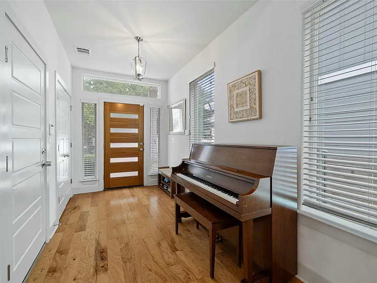 2313 Capulet St — Photo 4