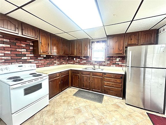 4th image of 228 2nd St