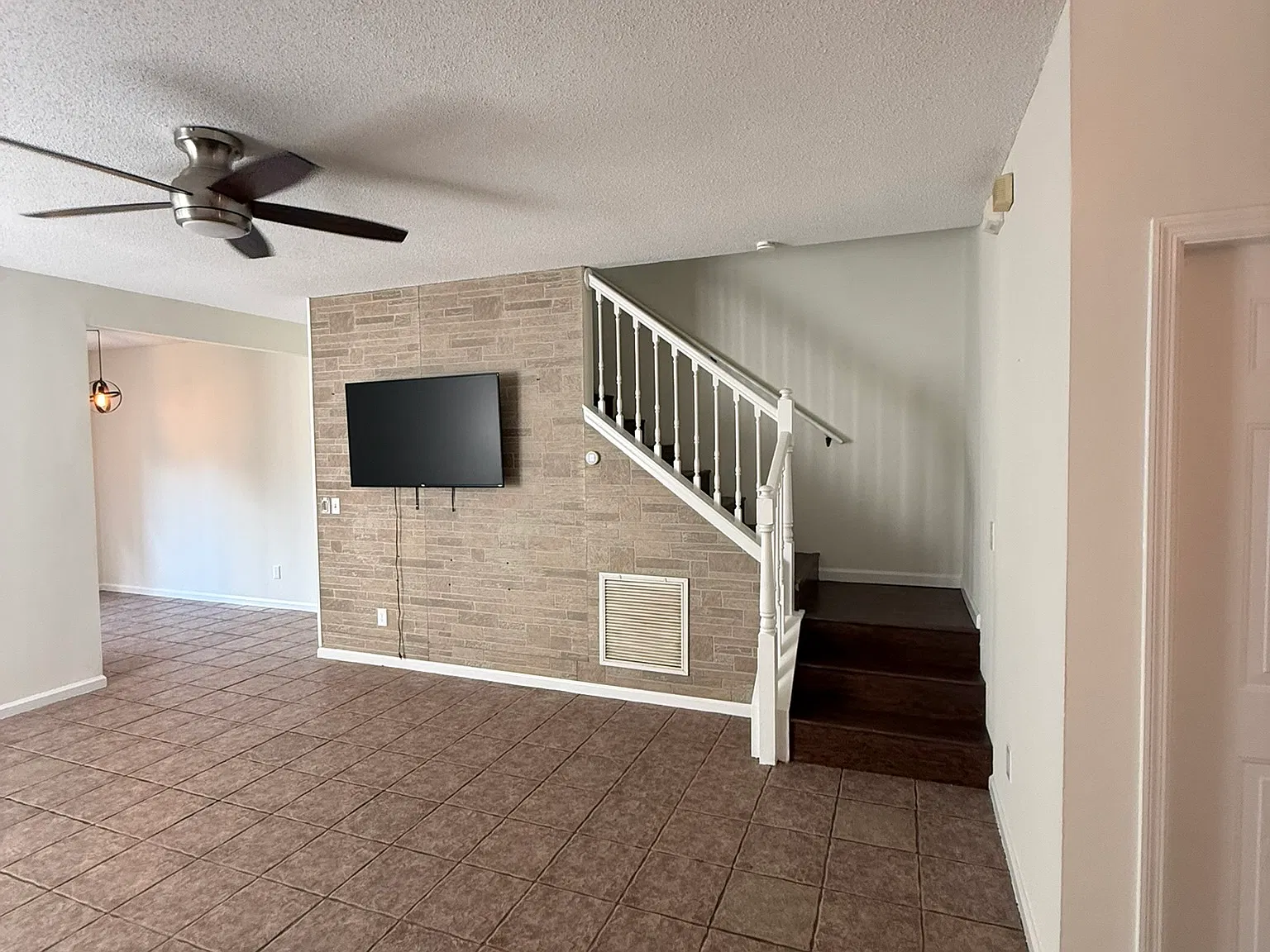 4 bed, 1450 sqft, $2,700 — Photo 2