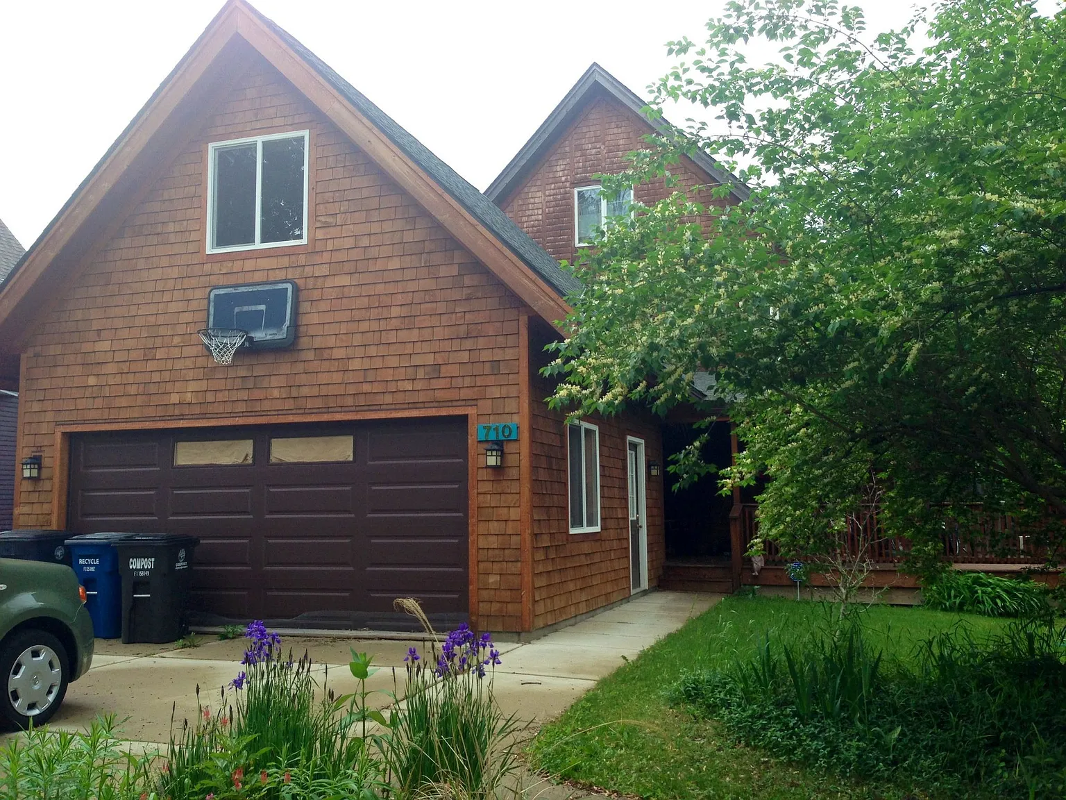 710 Brooks St photo 1