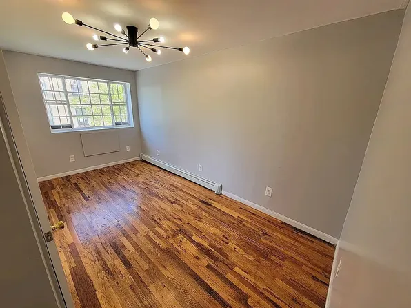 794 Freeman Street image 5 of 10