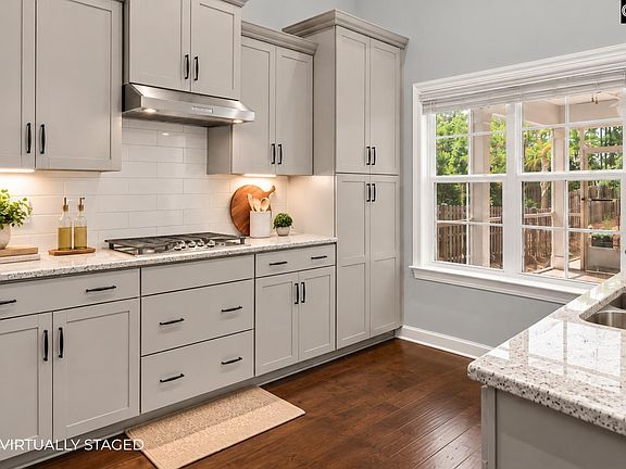 4th image of 432 Sapphire Ln