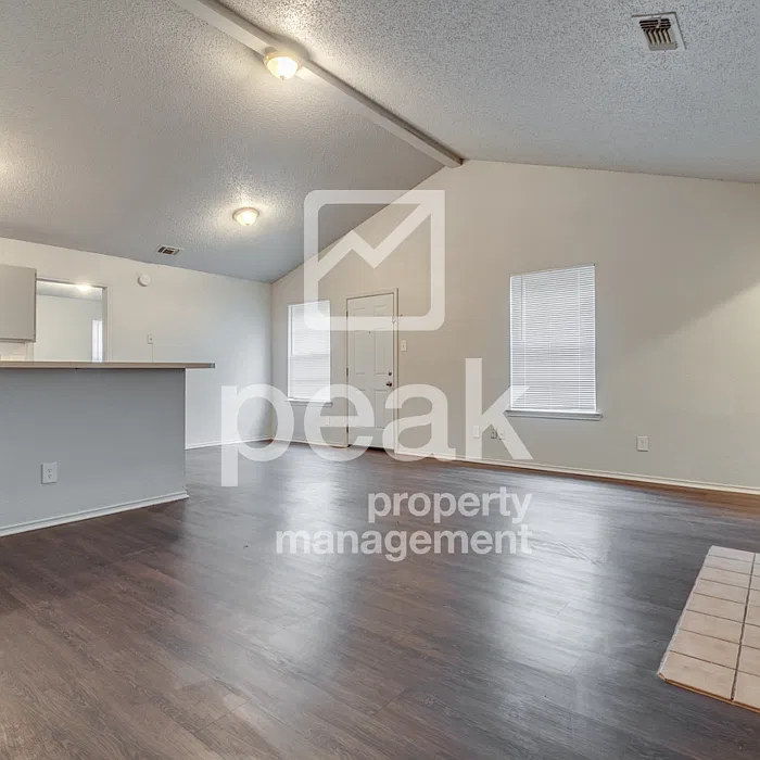 2 bed, 2.0 bath, 1094 sqft, $1,375 — Photo 4