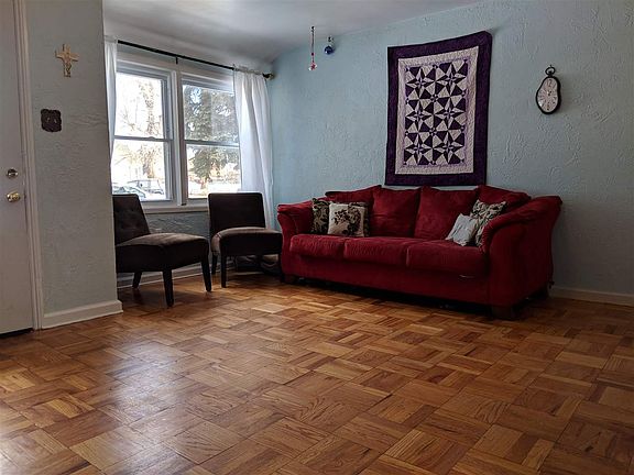 2nd image of 1012 E Gibbon St