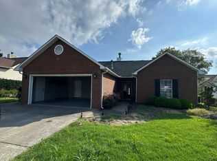 1332 Hunters Way Ct, Maryville, TN 37803
