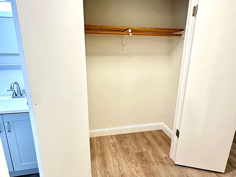 2100 Stanley St — Photo 5