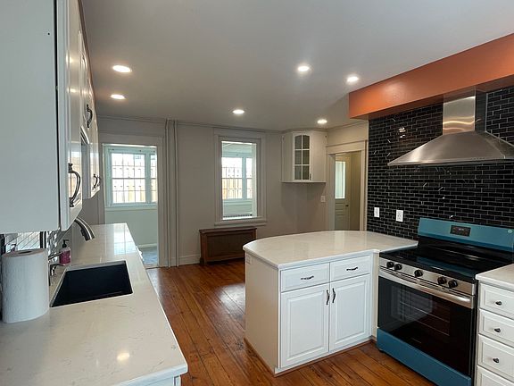 5th image of 118 W Fairview St #1