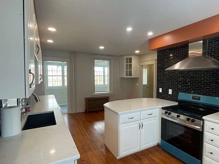 118 W Fairview St #1 — Photo 5