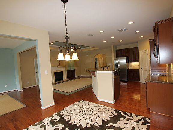 4th image of 5 Blue Heron Ct