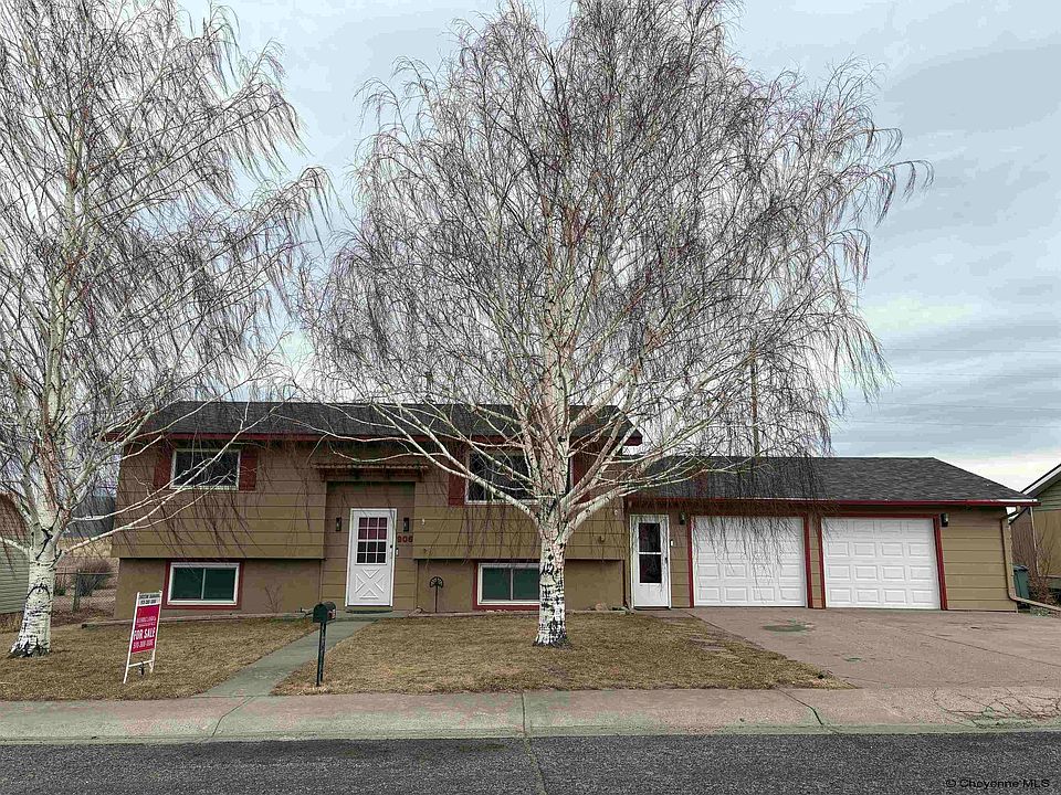 1st image of 906 18th St