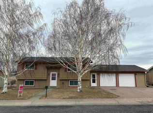 906 18th St, Wheatland, WY 82201