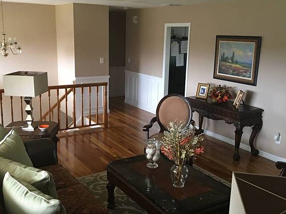 4th image of 4 Willow Ln