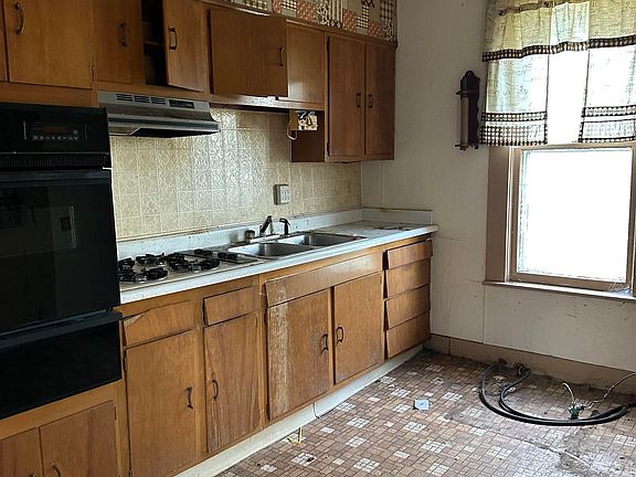 2nd image of 535 S Main St