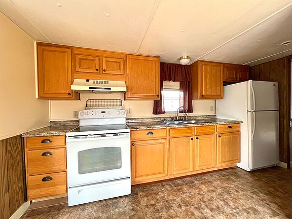 5th image of 3251 E Road 102