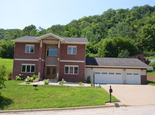 621 12th Ct, La Crescent, MN 55947