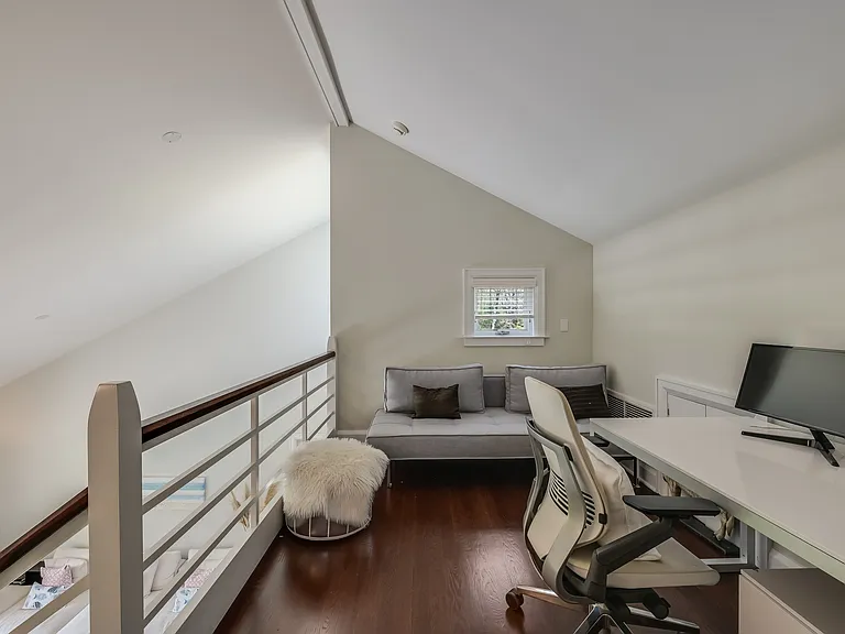 30 Harbor View Dr — Photo 13