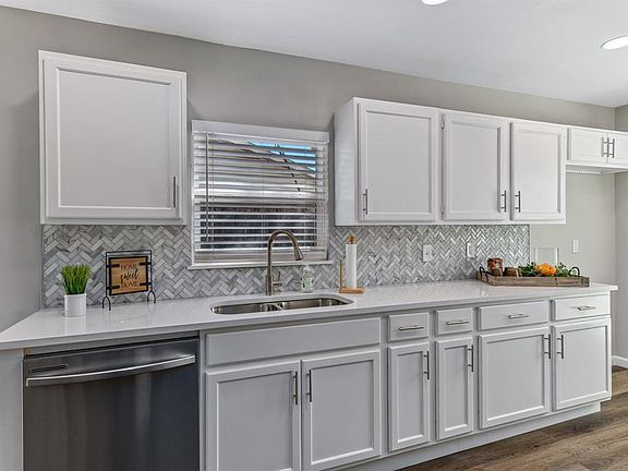 4th image of 8713 Willowbrook Dr