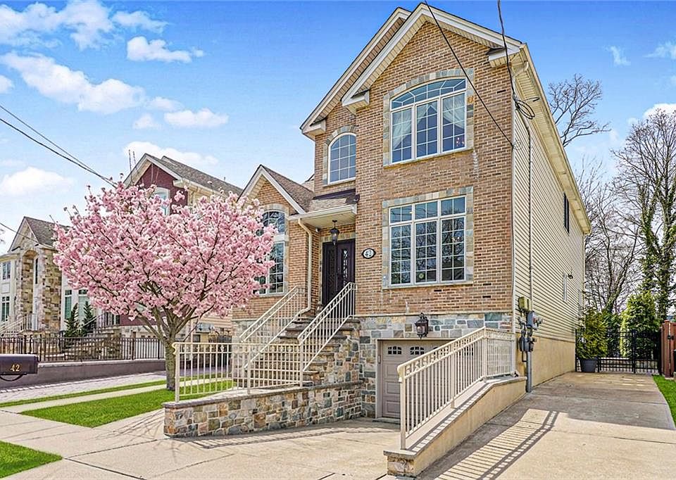 1st image of 42 Serena Ct