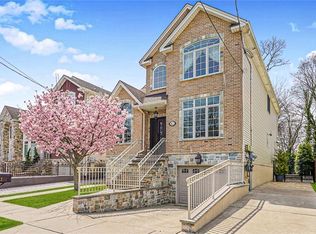 42 Serena Ct, Staten Island, NY