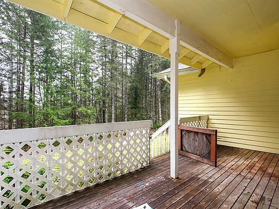 3rd image of 868 SE Wolf Ln