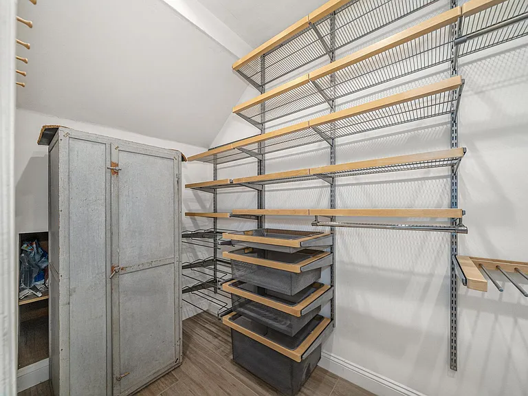 224 Lexington St — Photo 8