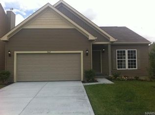 548 Park Side Estates Ct, Florissant, MO 63031