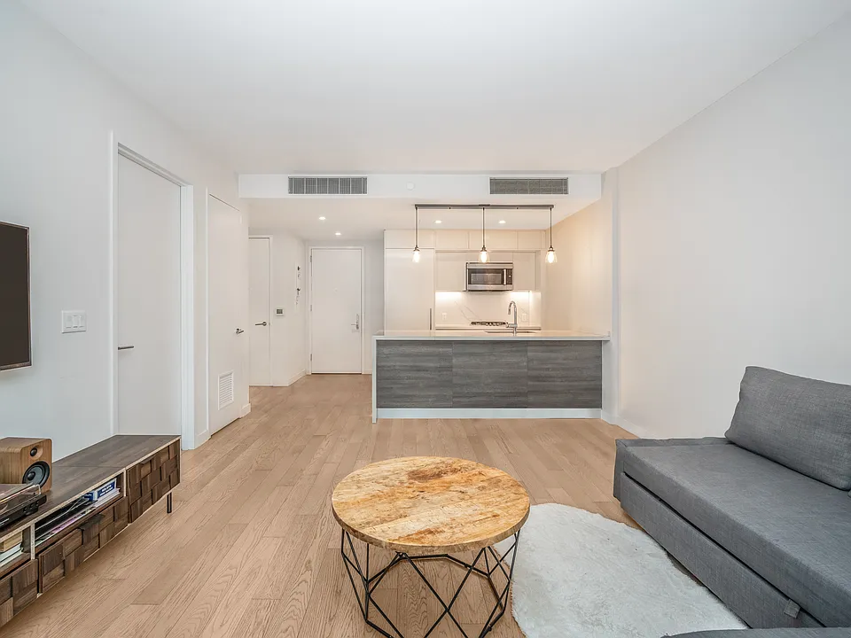 505 W 43rd St #5L