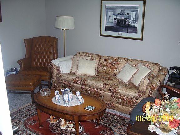 3rd image of 1603 W Girard Ave