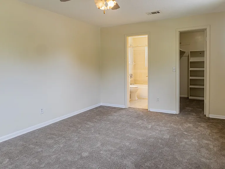 5039 Winchester Dr S — Photo 15