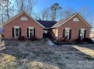 1300 Long Paw Ln, Charlotte, NC 28214