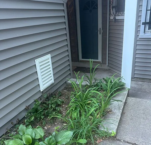 136 Maple Ave #B — Photo 2