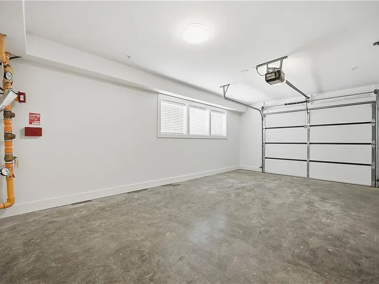 Markham St SW — Photo 25