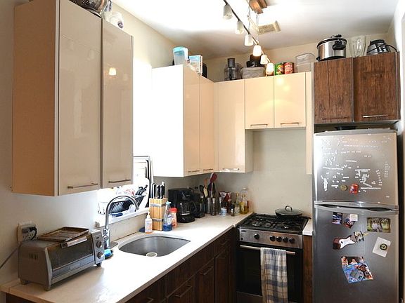 3rd image of 802 Saint Johns Pl APT 3L