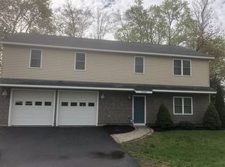 254 River Rd, Agawam, MA 01001