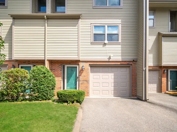 144 Metacomet Drive #144, Meriden, CT 06450