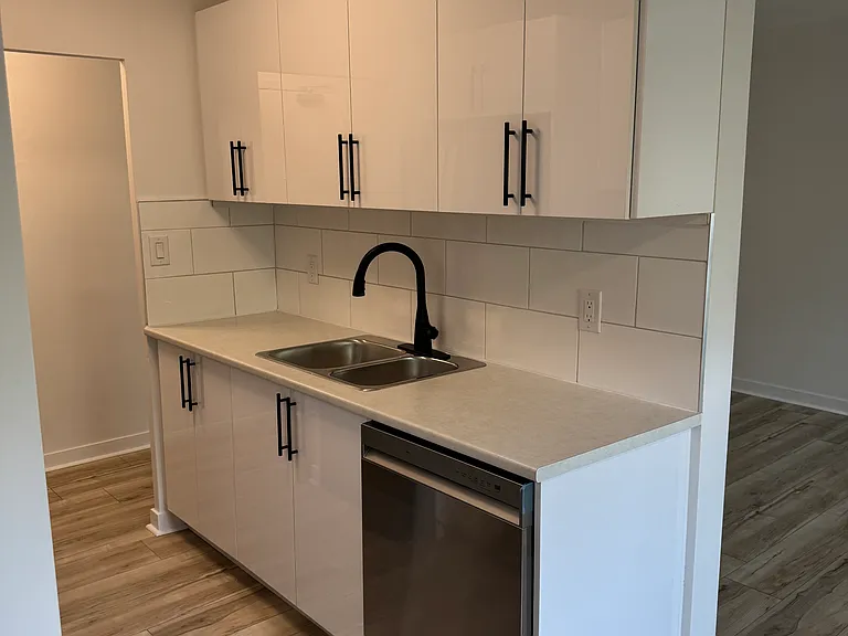192 Churchill Rd S #302 — Photo 6
