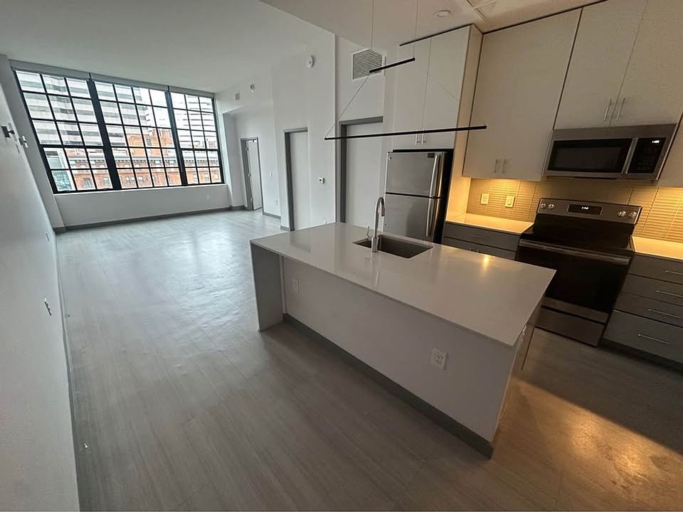 1st image of 126 E 6th St #17
