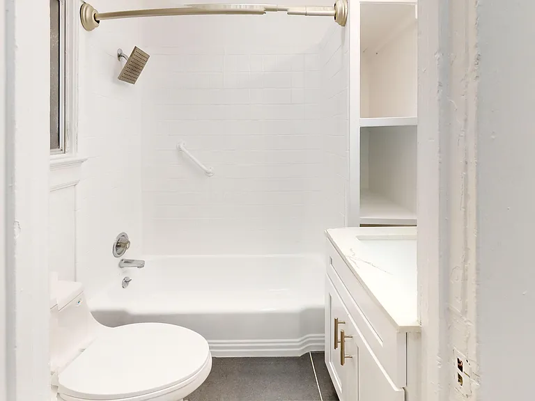1330 Union St #4 — Photo 7