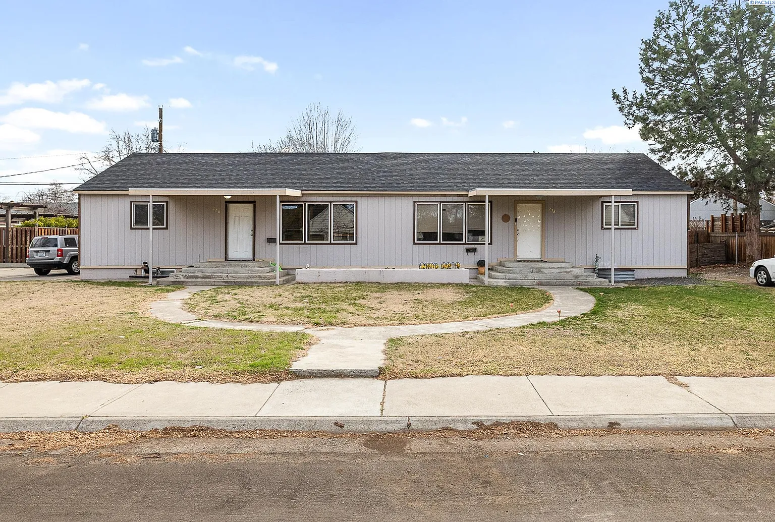 218 Douglass Ave photo 1