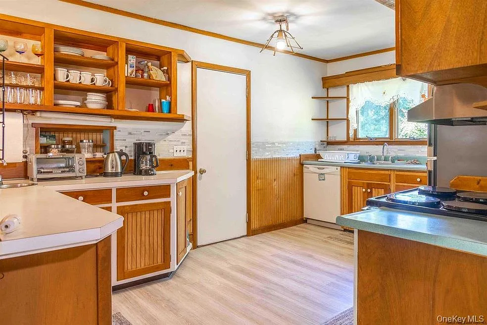 2 bed, 1.0 bath, 1248 sqft, $2,500 — Photo 2