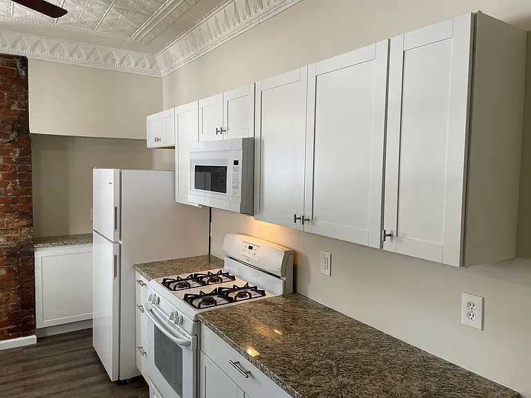 624 Edmond St — Photo 1