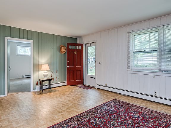 3rd image of 44 Bay View Dr E