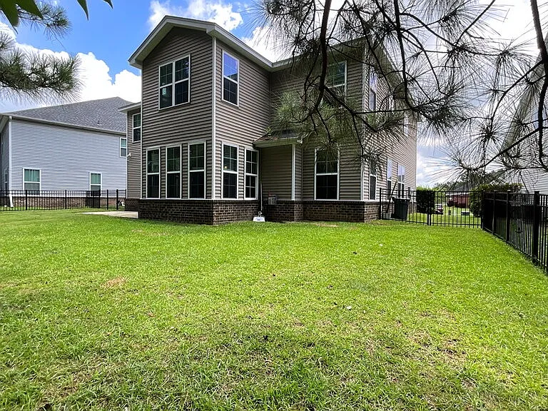 109 Redrock Ct — Photo 40