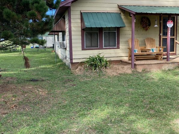 2905 E 2110th Rd, Hugo, OK 74743