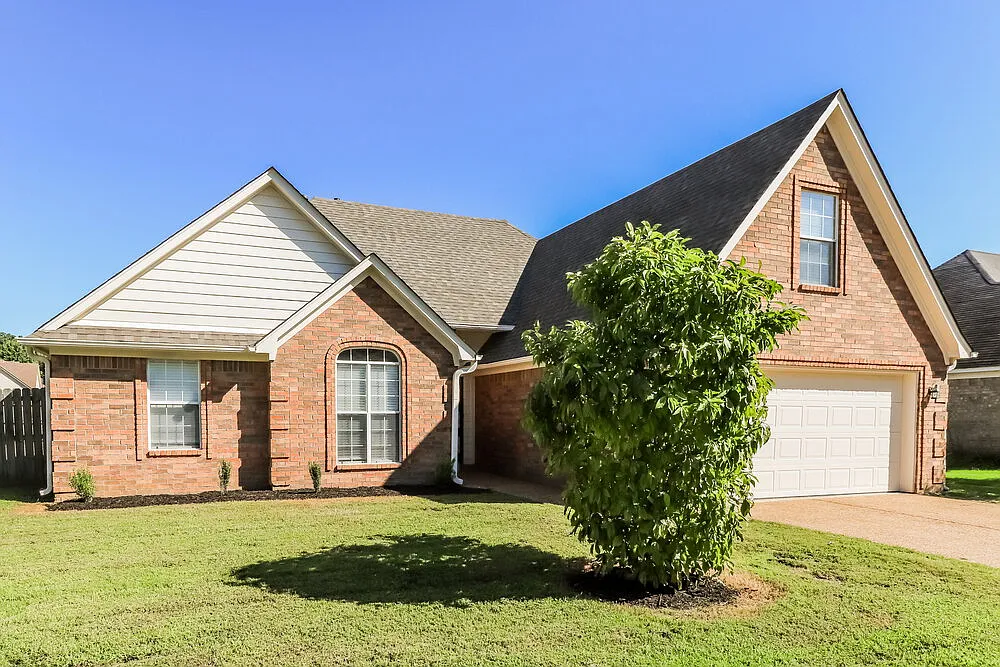 4 bed, 2.0 bath, 1699 sqft, $1,900 — Photo 4