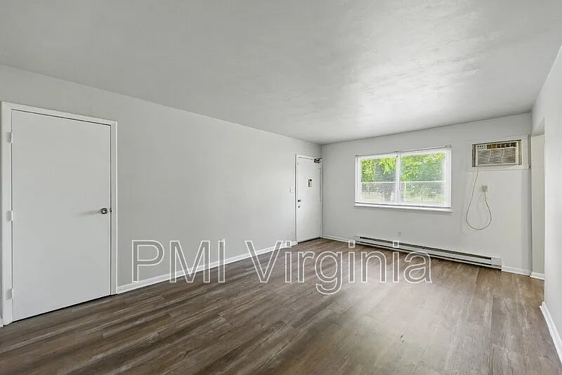 2 bed, 1.0 bath, 700 sqft, $995 — Photo 3