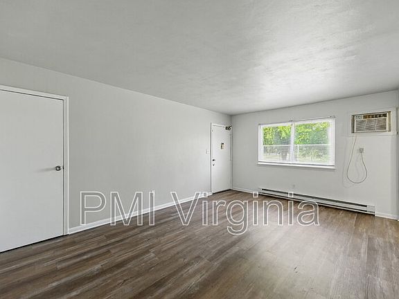 3rd image of 2421 Courtney Ave APT 1