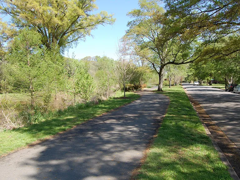 1930 E Woodlawn Rd #B — Photo 7