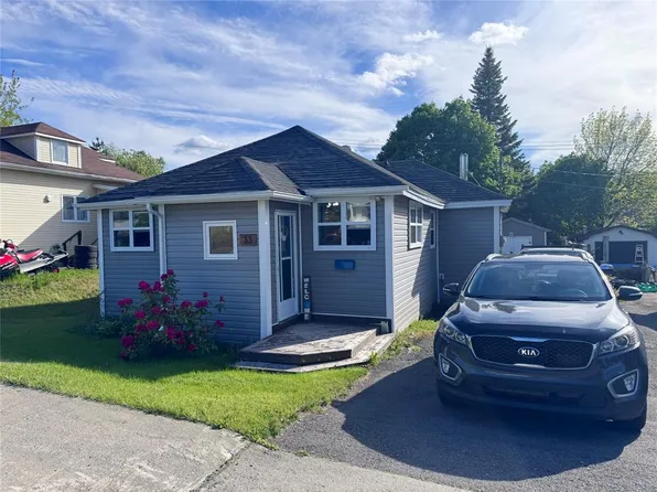 33 Beaumont Avenue, Grand Falls-Windsor, NL A2A1Z8
