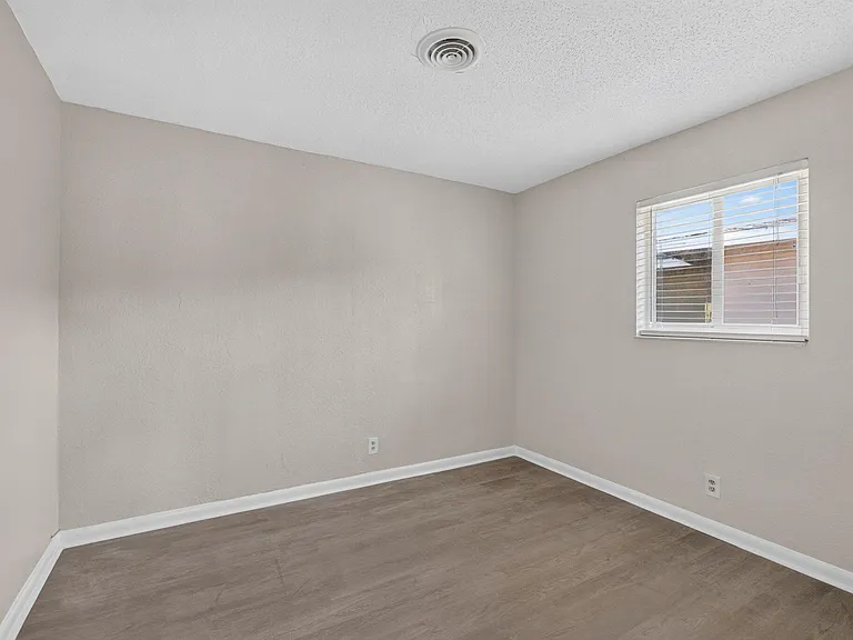 2961 NE 7th Ave #B — Photo 10